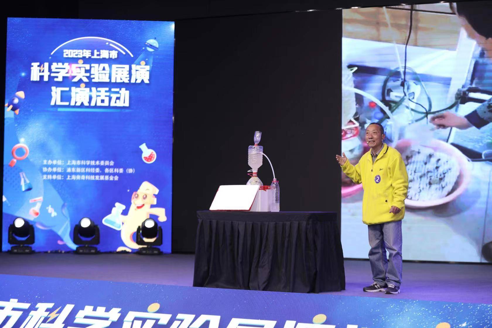 表演科学实验赢大奖15000元<strong></p>
<p>自选基金</strong>，吸引68岁老伯前来“踢馆”