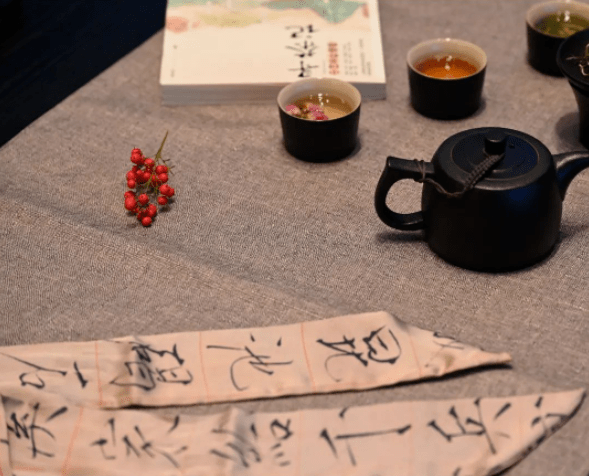 逃离城市！从郑州出发3h<strong></p>
<p>聚赢堂贵金属</strong>，在湖光山色里望春风！
