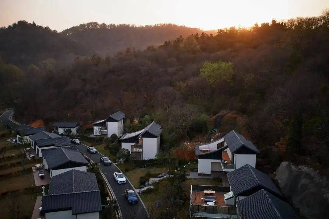 逃离城市！从郑州出发3h<strong></p>
<p>聚赢堂贵金属</strong>，在湖光山色里望春风！