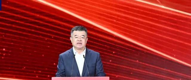 主动投案<strong></p>
<p>btc行情</strong>！新疆维吾尔自治区党委社工部副部长宿召兵被查