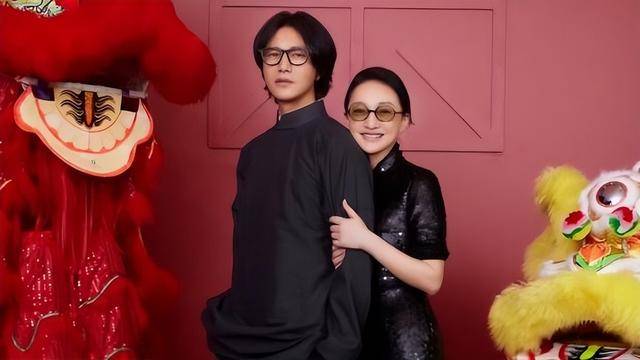 陈坤的儿子已成年<strong></p>
<p>btc汇率</strong>，容貌开始显现母亲的基因，像谁可以认得出吗？