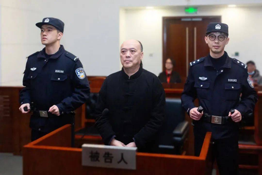受贿、伪造武警警官证<strong></p>
<p>btc论坛</strong>，上海公安学院原副院长李锦明获刑十一年半
