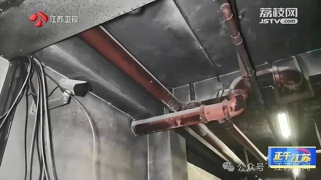 突发！江苏一小区地下车库起火<strong></p>
<p>btc暴跌</strong>，里面堆满了，居民：失火前已多次举报