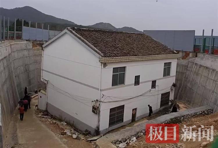 “没料到政府宁可多花钱让公路改道”<strong></p>
<p>btc兑换</strong>，江西“最强钉子户”独守孤房