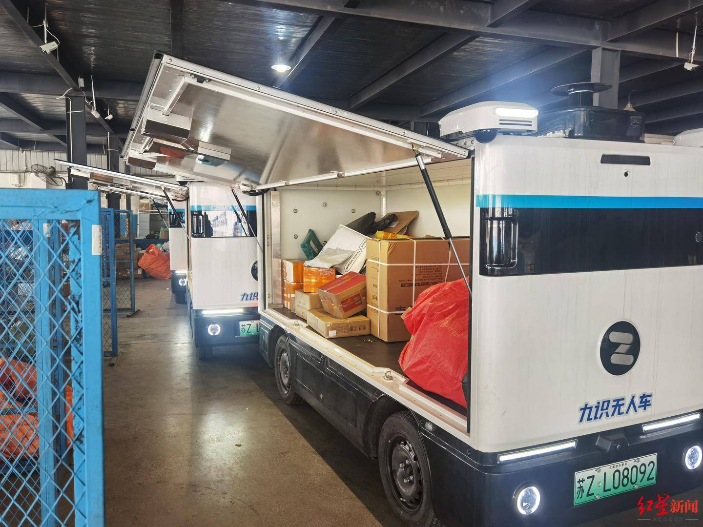 成都无人配送车越来越多:快递员不怕“抢饭碗”<strong></p>
<p>btc兑换</strong>,路权成普及关键