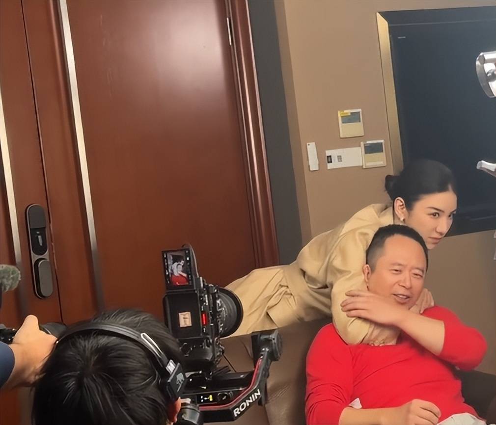 周鸿祎回应参演的短剧辣眼睛：黄奕诱惑<strong></p>
<p>btc地址</strong>我的剧情是DeepSeek设计的