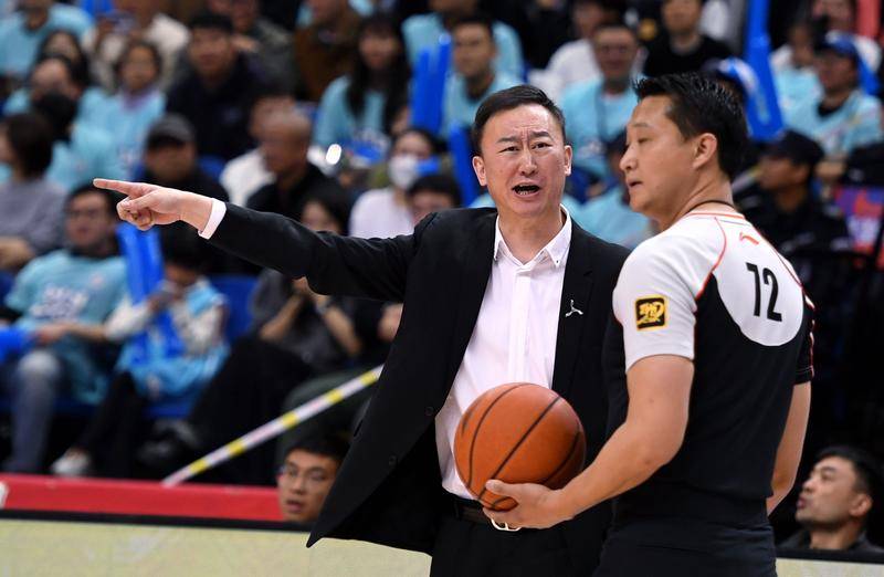 媒体人：刘维伟青岛执教生涯已结束 场外力量非常强大