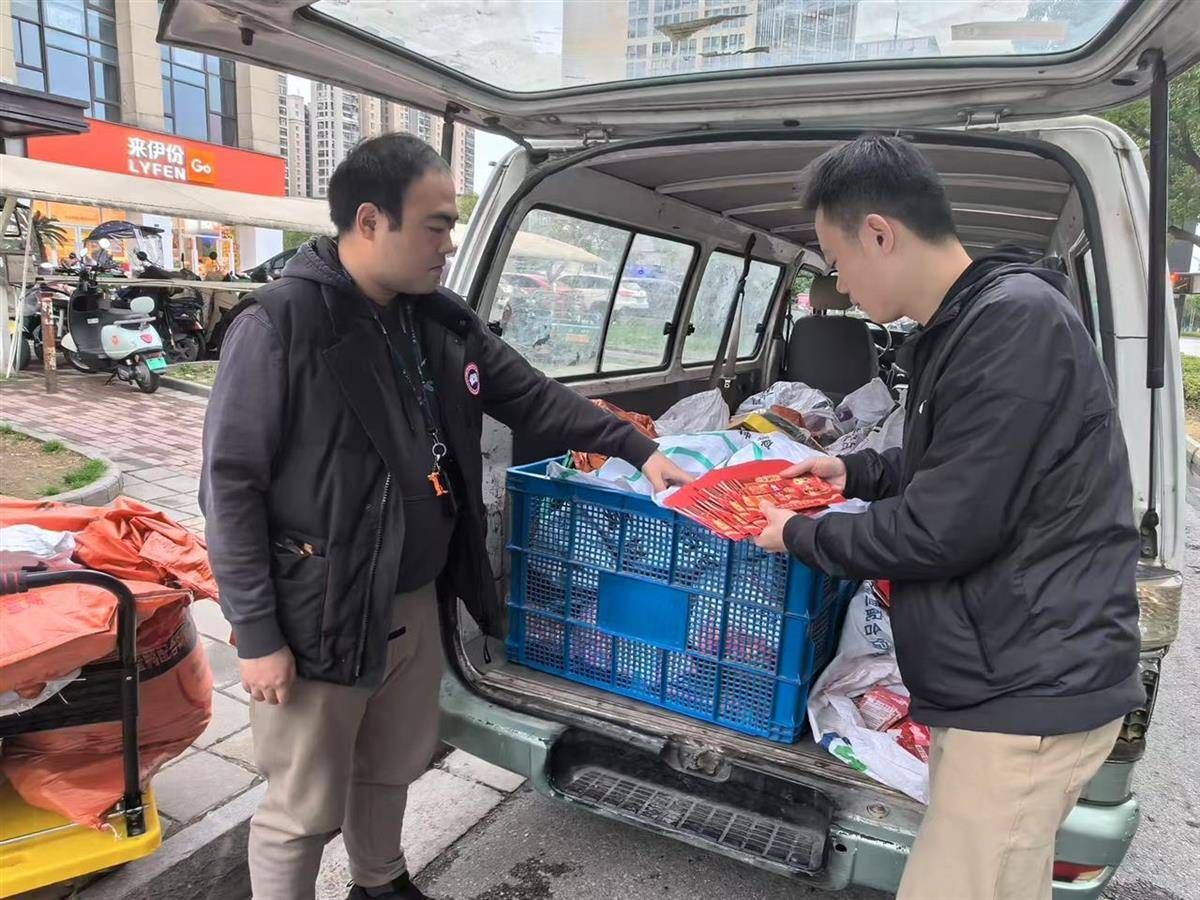 他发出的81万件快递全是电诈卡片<strong></p>
<p>购买usdt</strong>！武汉江岸警方破获特大诈骗案