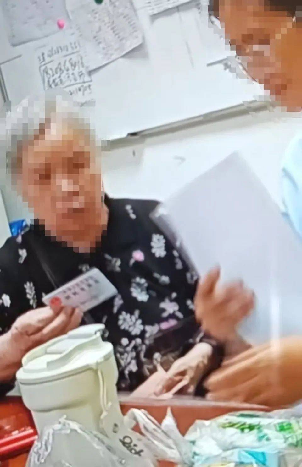 84岁老太被大女儿带出养老院<strong></p>
<p>购买usdt</strong>，取光40万存款！小女儿：养老院应担责