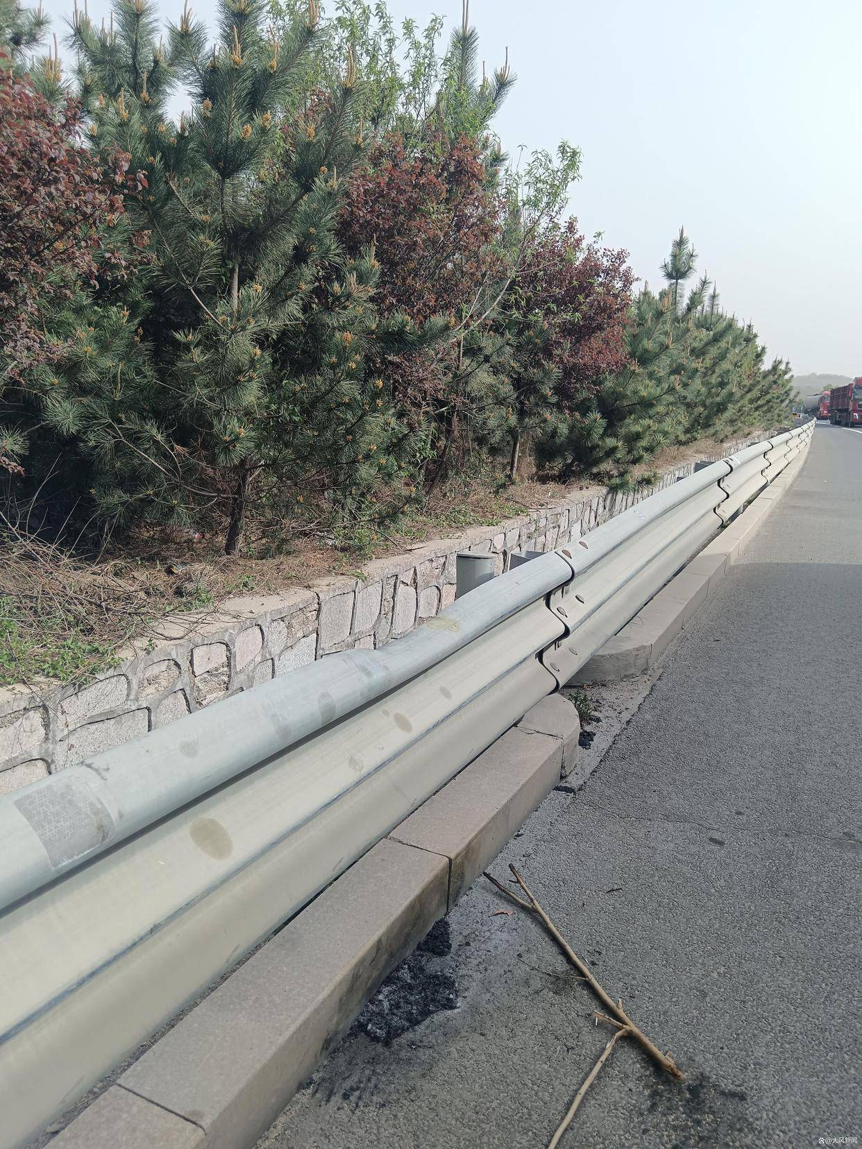 汽修店老板道路救援支千斤顶<strong></p>
<p>usdt充值</strong>，大货车箱体侧翻致其身亡；五莲县警方：不属车祸建议自诉