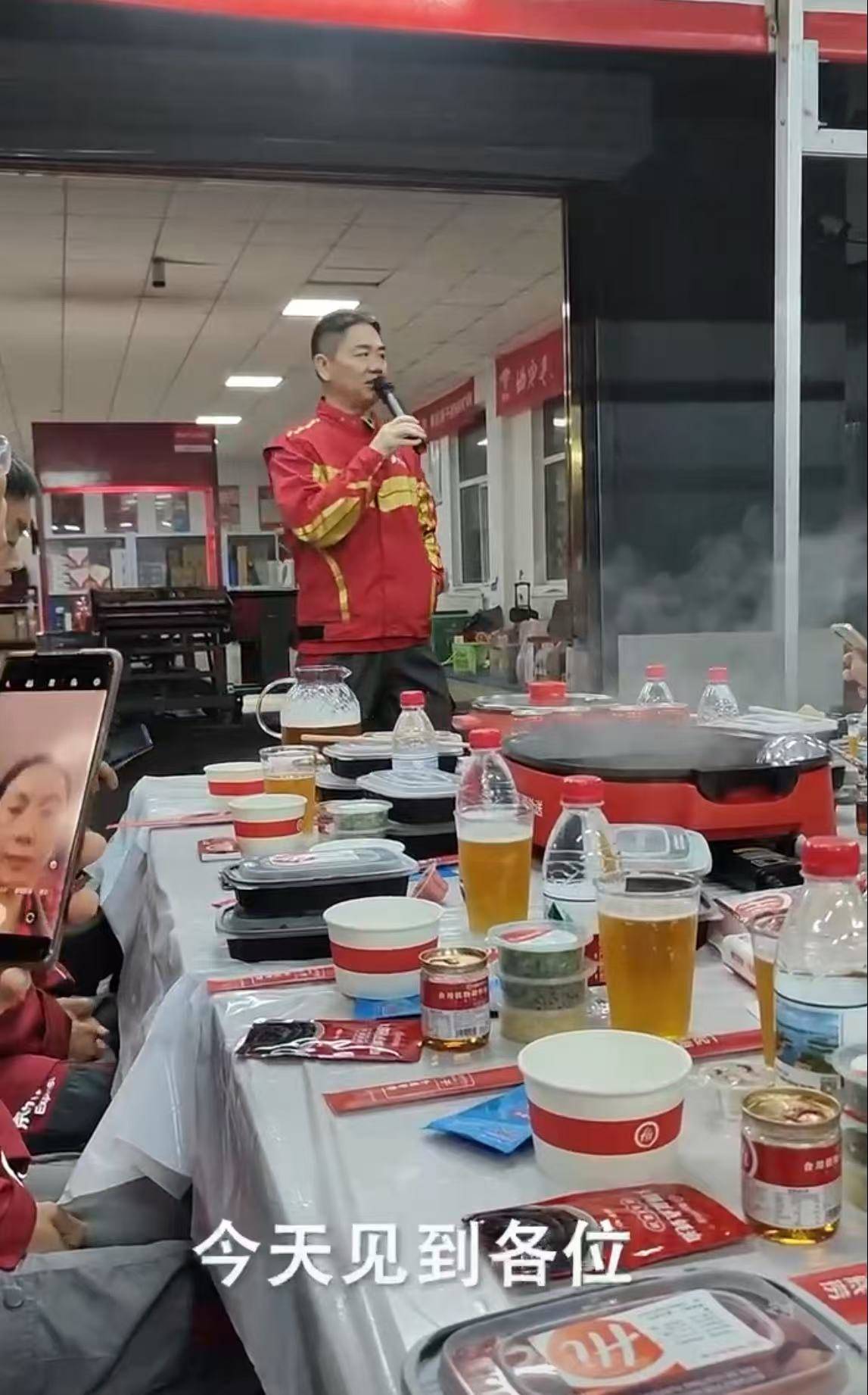 刘强东冲到一线：白天送外卖<strong></p>
<p>usdt价格</strong>，晚上请骑手吃海底捞