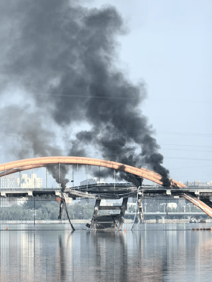 北京顺义潮白河大桥发生火情并部分坍塌<strong></p>
<p>usdt地址</strong>，官方回应