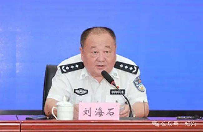 突发<strong></p>
<p>usdt支付</strong>！安徽省公安厅原副厅长主动投案：曾被“上校军医”实名举报多年……