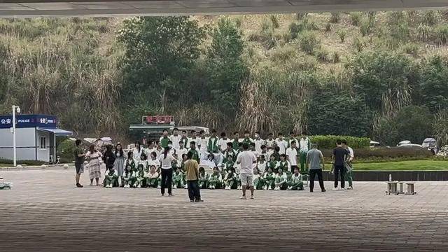 四川初三男生病重<strong></p>
<p>usdt通道</strong>，全班同学带板凳赶到医院，拍下特殊的毕业照