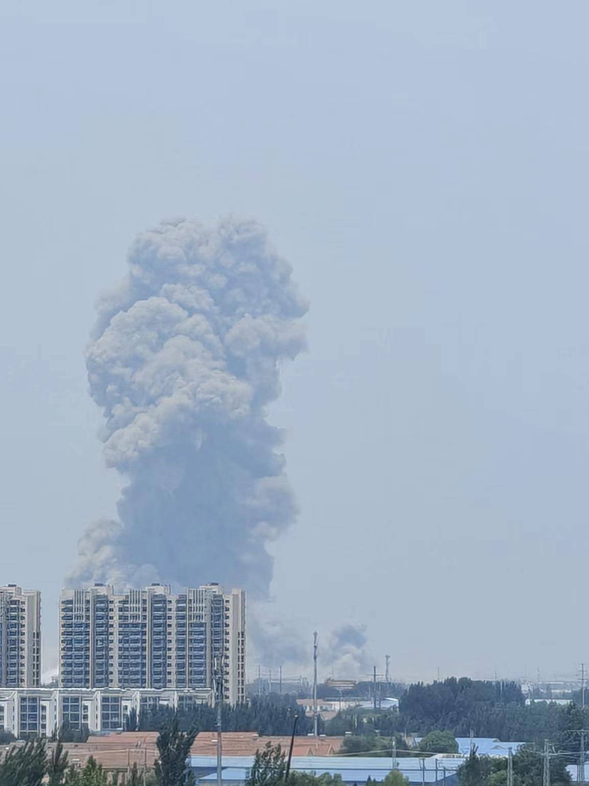 山东高密一化工车间发生爆炸<strong></p>
<p>usdt什么价格</strong>，一公里外饭店窗户被震碎，当地：现场已疏散完毕，具体情况核实中