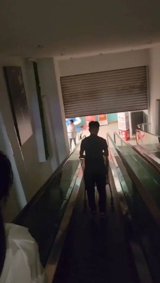 江苏苏州一大润发店员着急下班<strong></p>
<p>usdt入金</strong>，强制关闭载客中电梯！经理致歉：已警告处罚