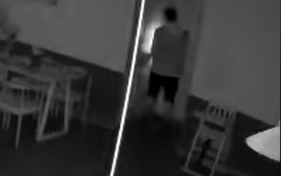 第一次见面就表白！被拒绝后男子凌晨3点狂敲女生房门<strong></p>
<p>充值usdt平台</strong>，随后拿出工具撬锁……