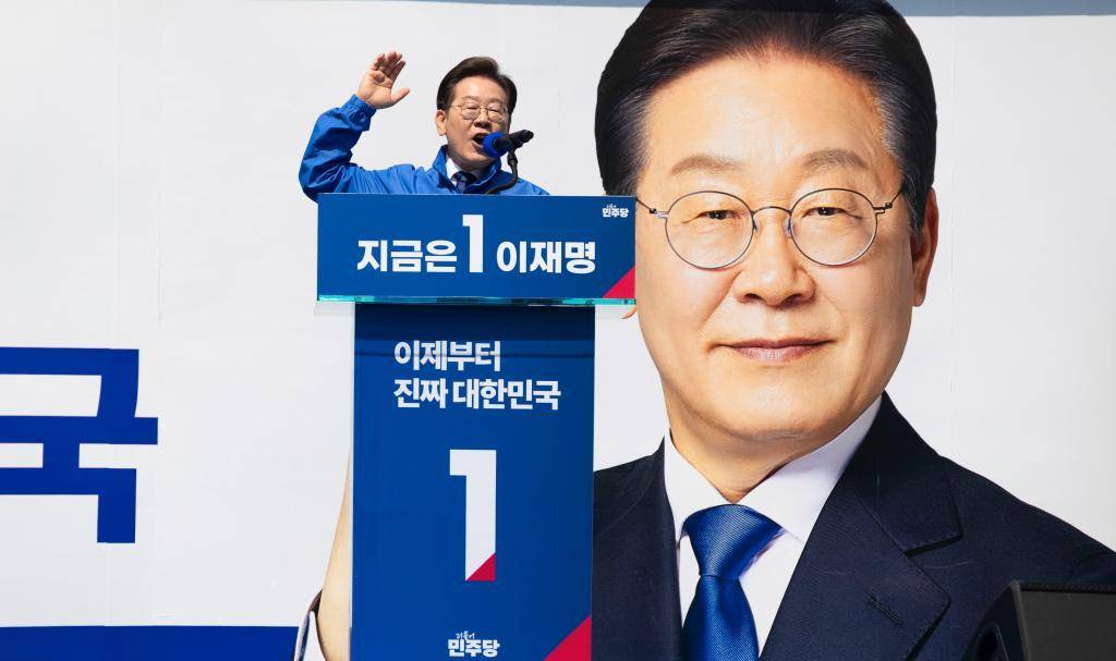 韩国爆发仇华浪潮，李在明罕见警告，关键时刻，一句话定下中韩大局