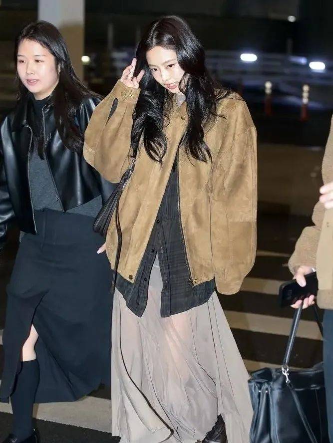 质感女人怎么都在穿这个颜色<strong></p>
<p>以太坊币行情</strong>？