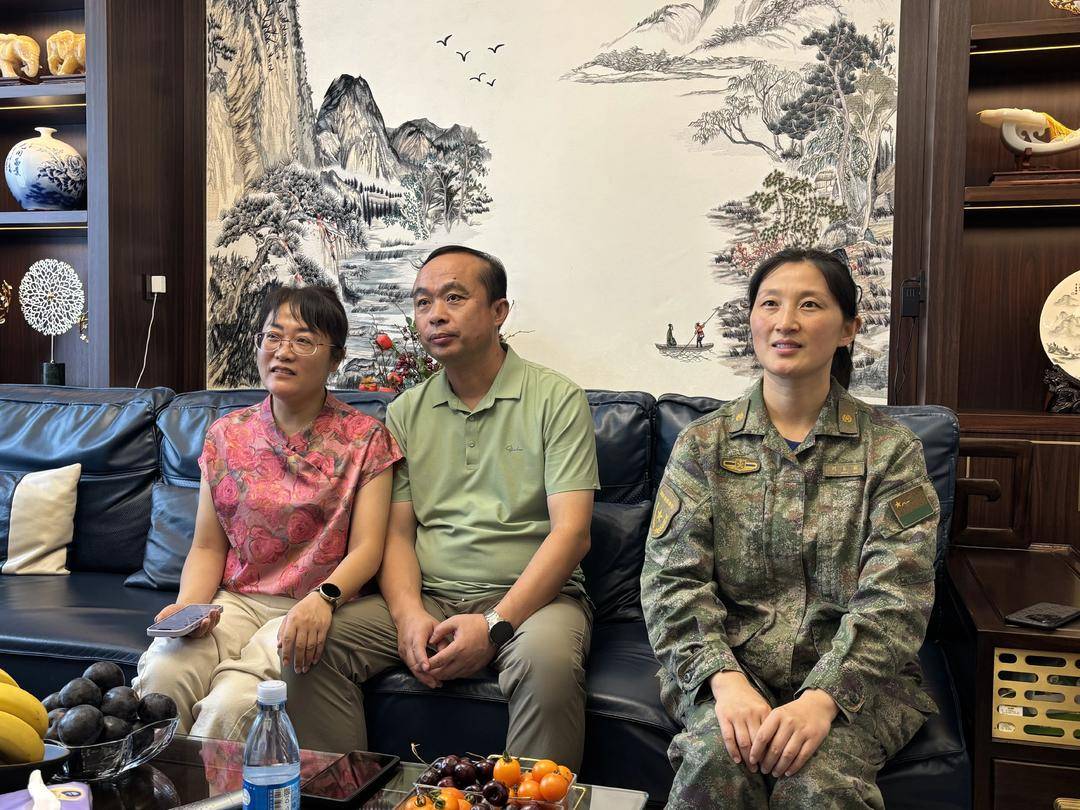 抗战胜利80周年大阅兵民兵方阵<strong></p>
<p>以太坊私链</strong>，有两名女生来自无锡地区