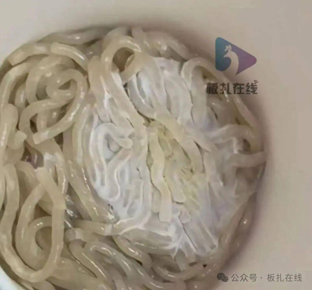 麻六记酸辣粉开箱即发现粉饼发霉<strong></p>
<p>以太坊技术</strong>？向客服反映后被要求寄回检测