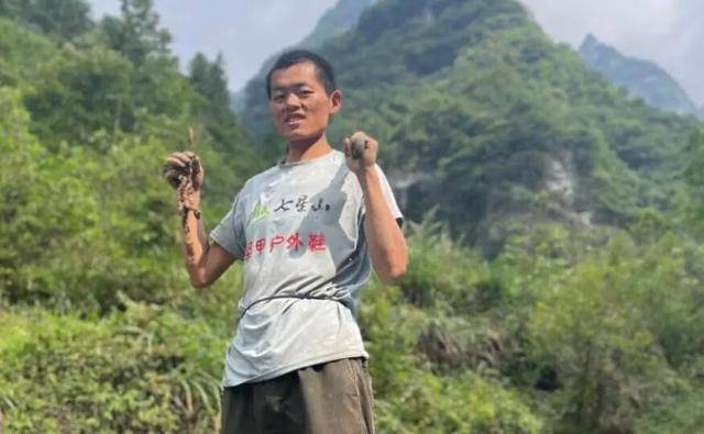 90后杨东东夺得荒野求生挑战赛冠军<strong></p>
<p>以太坊技术</strong>，每顿饭都会吃点老鼠，获10万奖金，比赛前后对比照曝光