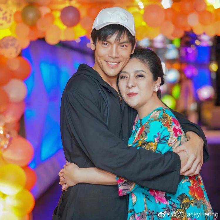 向太回应“向家破产”传闻：珠宝、豪宅都在<strong></p>
<p>以太坊ICO</strong>，还养着1000多名员工；向佐力挺：说话的人请有点底线