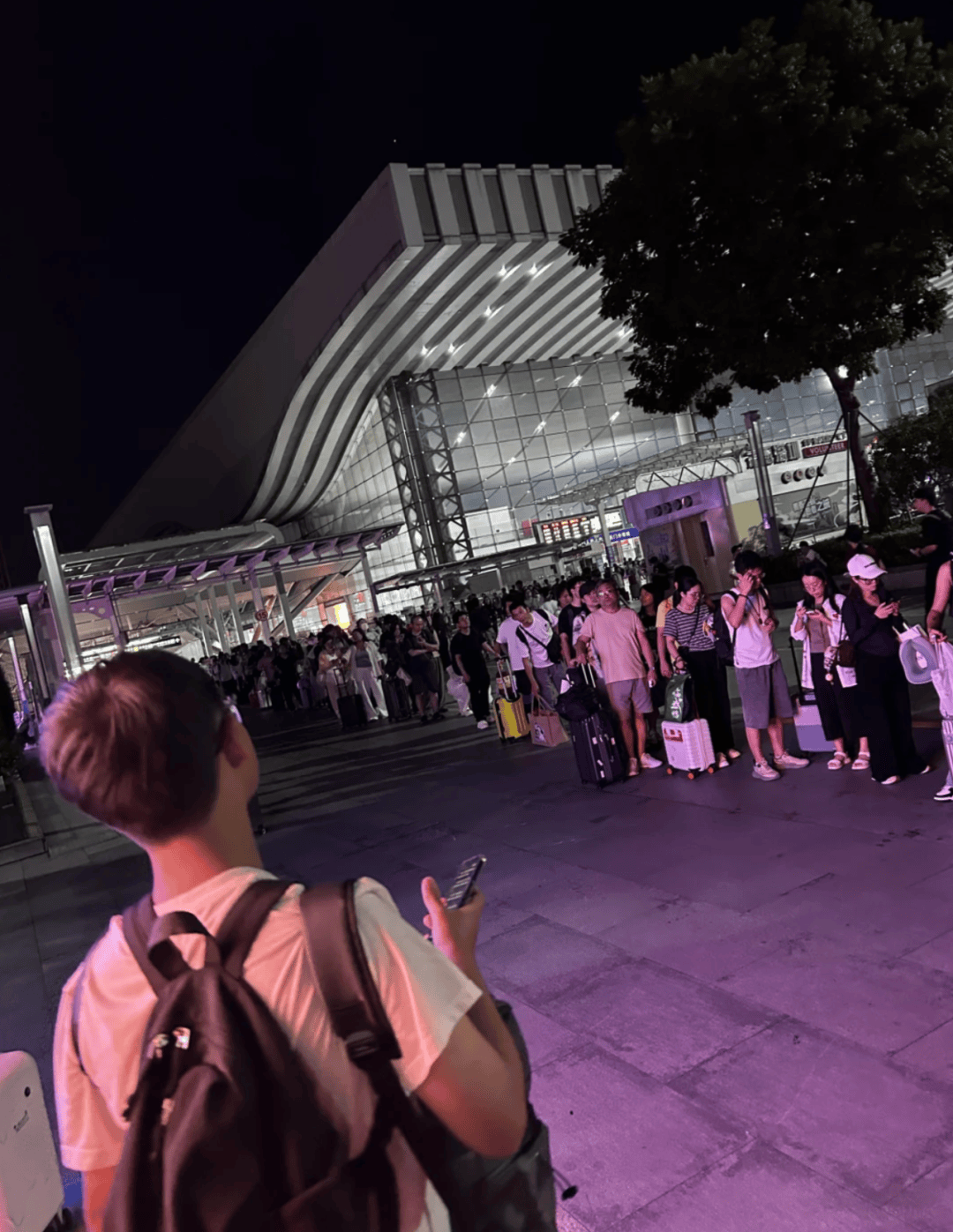深圳北站凌晨返深被刷爆<strong></p>
<p>以太坊虚拟机</strong>！附近叫车超200人？别慌！公交地铁加班护送