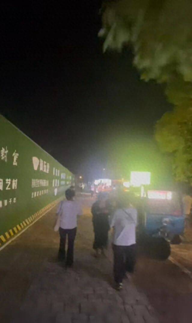 长假尾声！江西“鸡排大道”人流量减少超6成<strong></p>
<p>以太坊社区</strong>，“鸡排哥”提前下班