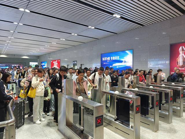 双节假期<strong></p>
<p>以太坊社区</strong>，驻马店车务段累计发送旅客19.92万人次