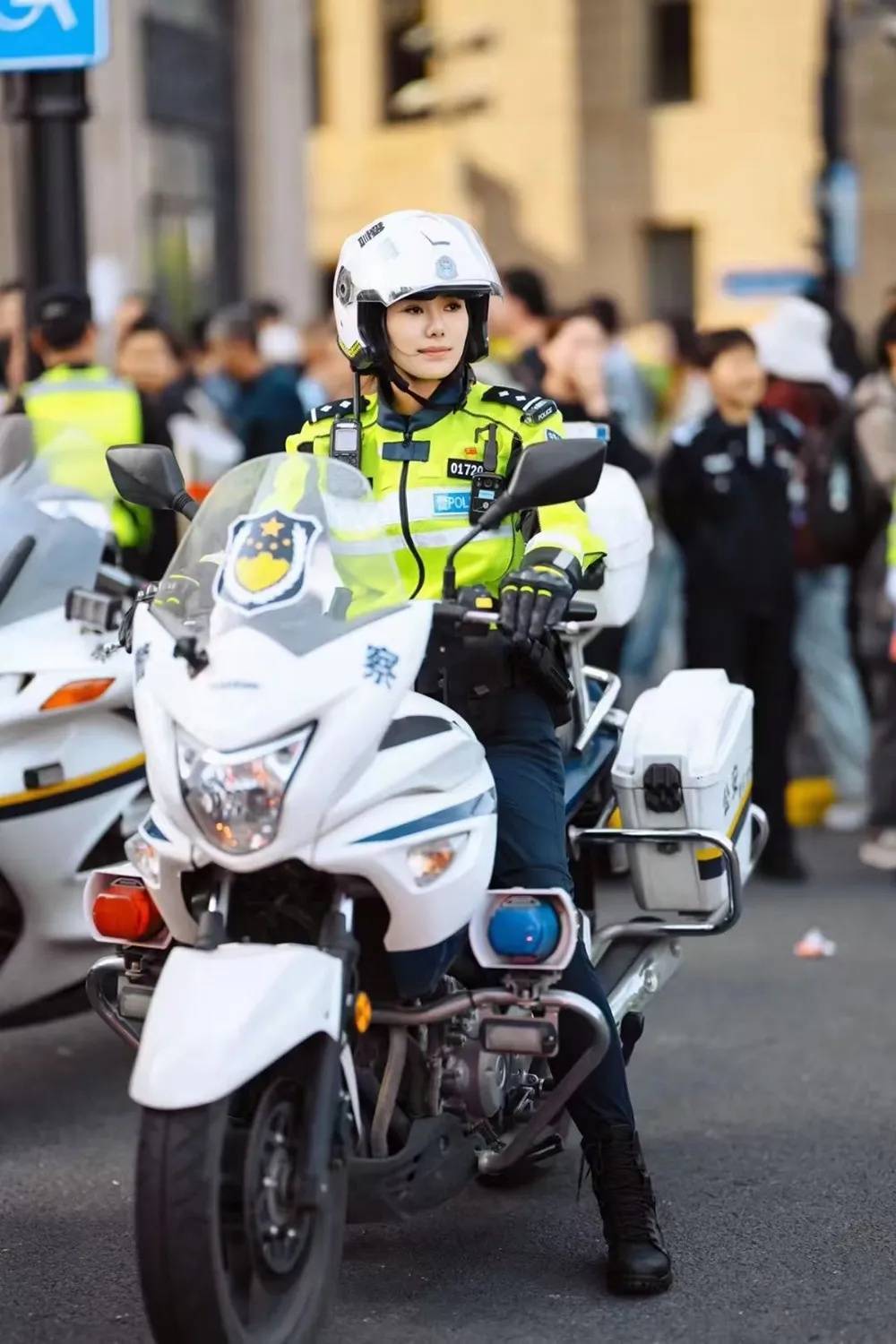 上海外滩“最美女警”被盯上！为了拍她<strong></p>
<p>Eth价格</strong>，有人连续蹲守几天