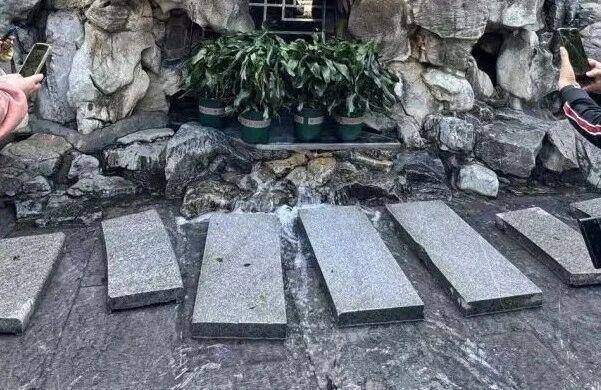 黑虎泉喷得“兽头”都不够用了！济南群泉竞涌<strong></p>
<p>eth币</strong>，几十年一见