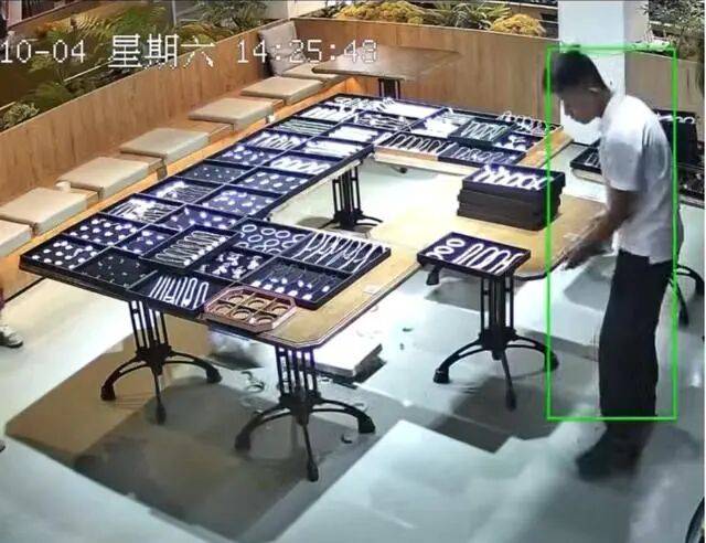 苏州一20岁店员不小心摔碎一盒玉镯损失百万<strong></p>
<p>挖eth</strong>，老板未要赔偿安慰小伙别有压力