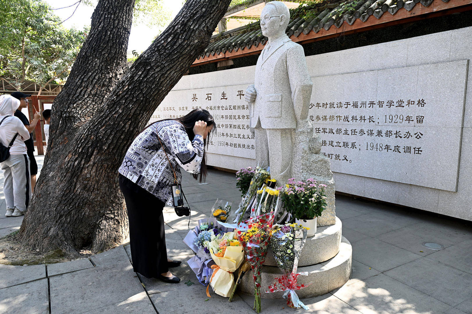 《沉默的荣耀》联合出品人：<strong></p>
<p>eth挖矿</strong>我们最终选择向真实深深鞠躬