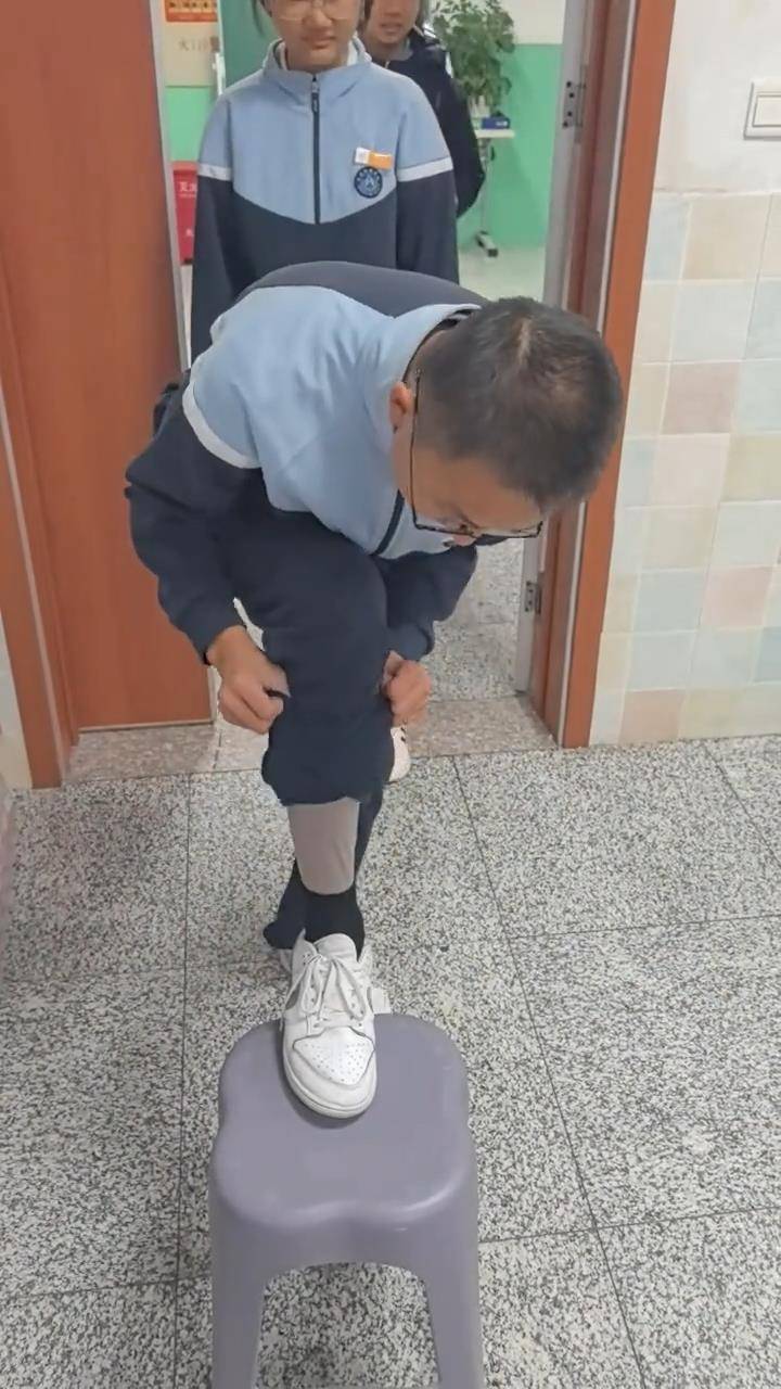 长春一班主任课前让学生排队受检“是否穿秋裤”<strong></p>
<p>eth挖矿</strong>，网友点赞：以后你会感谢老师