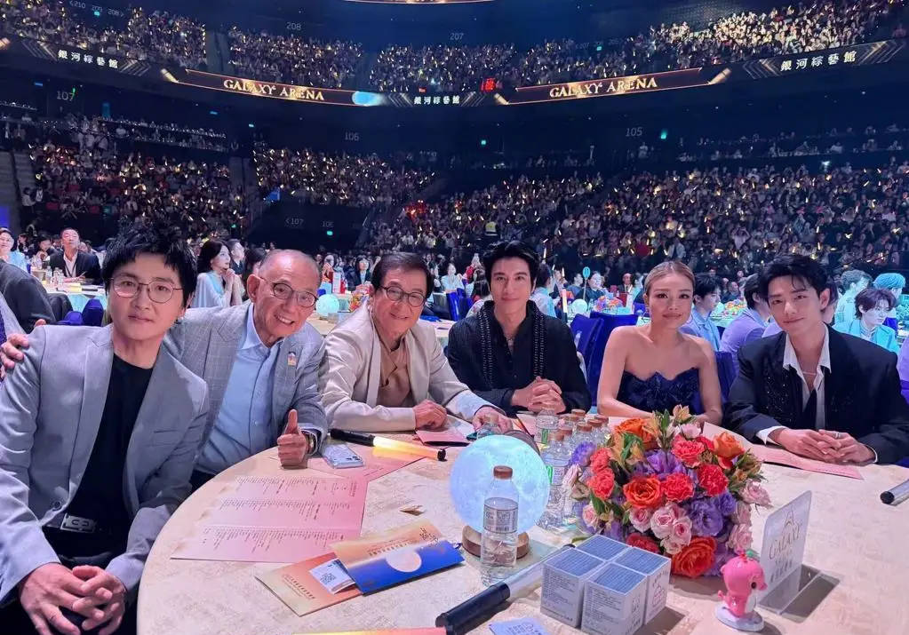 容祖儿回应与成龙误会<strong></p>
<p>eth行情</strong>!称成龙摸其后背争议是捕风捉影:我完全没感觉