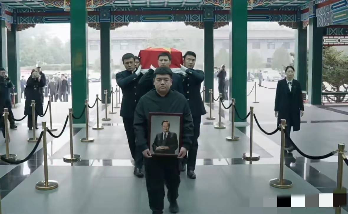 杨振宁追悼会很隆重<strong></p>
<p>eth行情</strong>,大儿子未现身,翁帆站家属首位,样子很憔悴