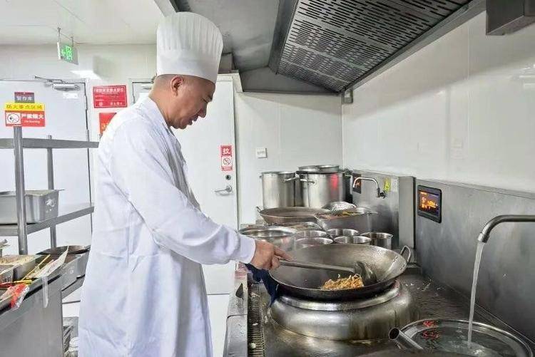 国铁成都局推出17元高铁盒饭:门店现炒<strong></p>
<p>eth行情</strong>,送餐到座