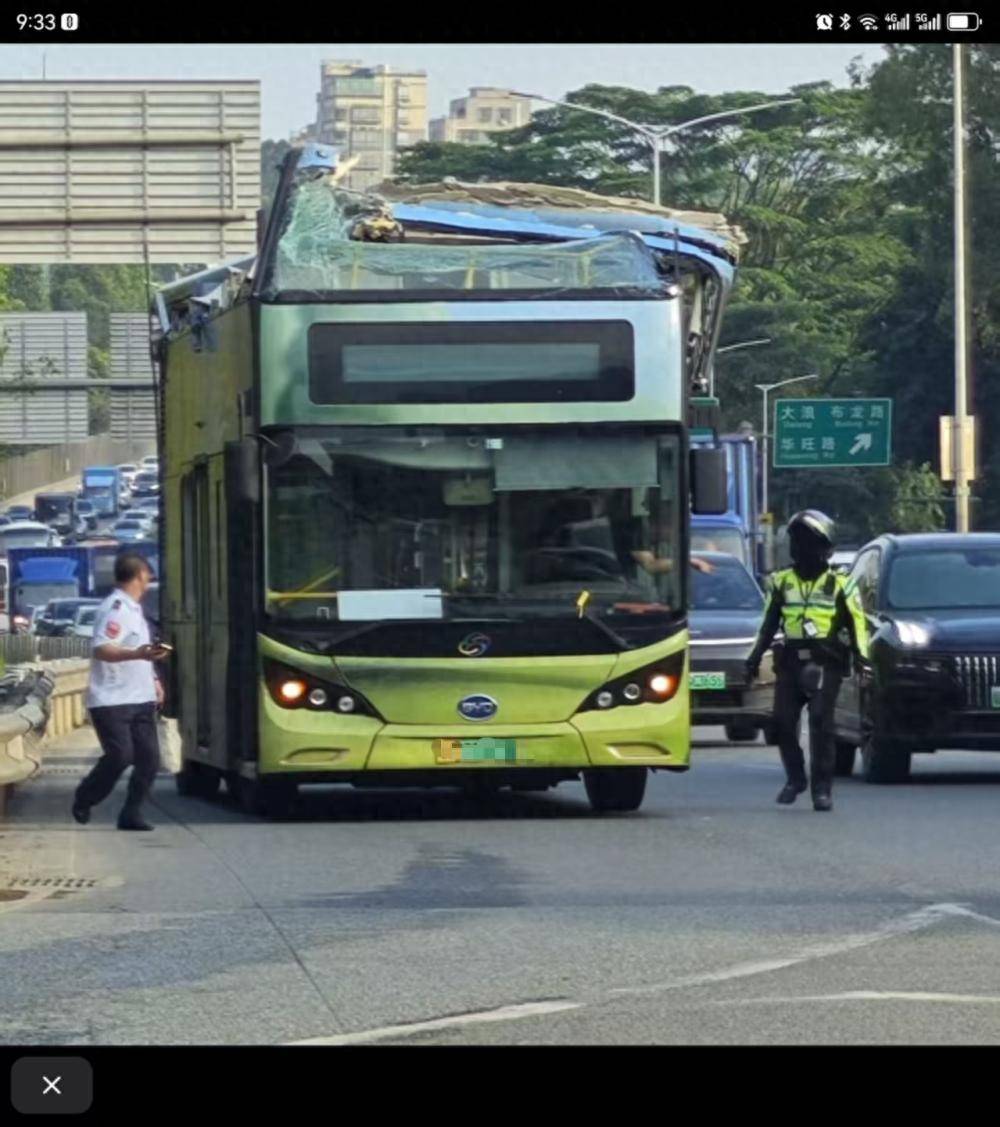 深圳一辆双层巴士高架桥下遭“剃头”<strong></p>
<p>eth矿池</strong>,玻璃碎片散落一地,多方回应