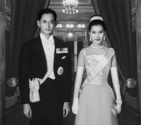 泰国王太后诗丽吉去世<strong></p>
<p>eth矿池</strong>,留下19顶奢华王冠和她的传奇一生