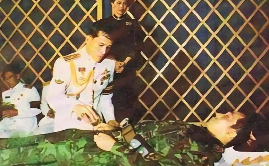 泰国王太后诗丽吉去世<strong></p>
<p>eth矿池</strong>,留下19顶奢华王冠和她的传奇一生