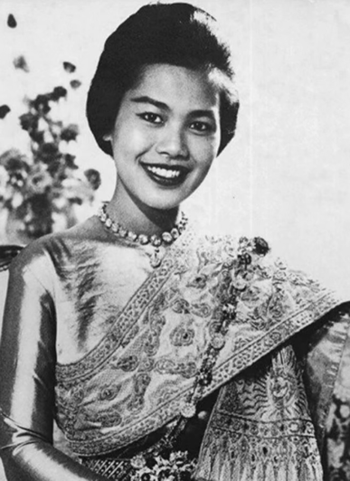 泰国王太后诗丽吉去世<strong></p>
<p>eth矿池</strong>,留下19顶奢华王冠和她的传奇一生
