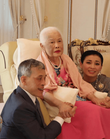 泰国王太后诗丽吉去世<strong></p>
<p>eth矿池</strong>,留下19顶奢华王冠和她的传奇一生