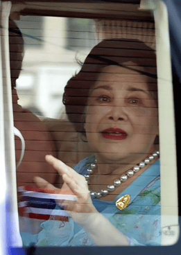 泰国王太后诗丽吉去世<strong></p>
<p>eth矿池</strong>,留下19顶奢华王冠和她的传奇一生