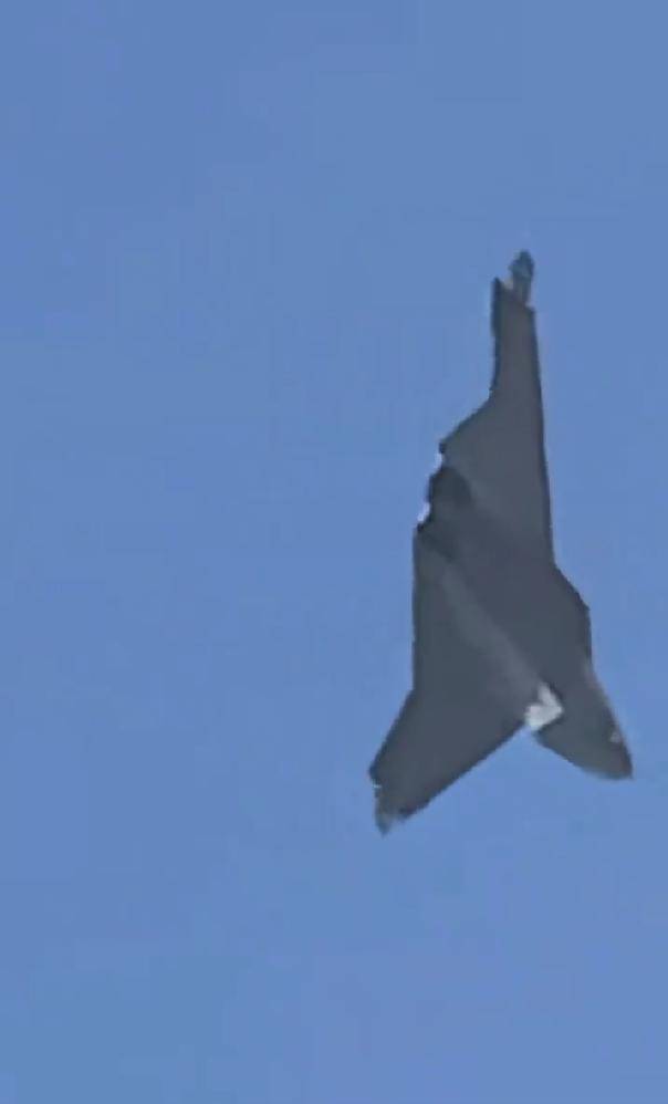 无空速管<strong></p>
<p>eth价格</strong>,疑似第二架歼-50:美国精神胜利法,新六代机东亚决战