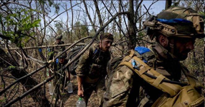 红军城大势已去<strong></p>
<p>eth trunk</strong>,乌军士兵倒戈投俄后,公开宣布泽连斯基才是乌克兰的敌人