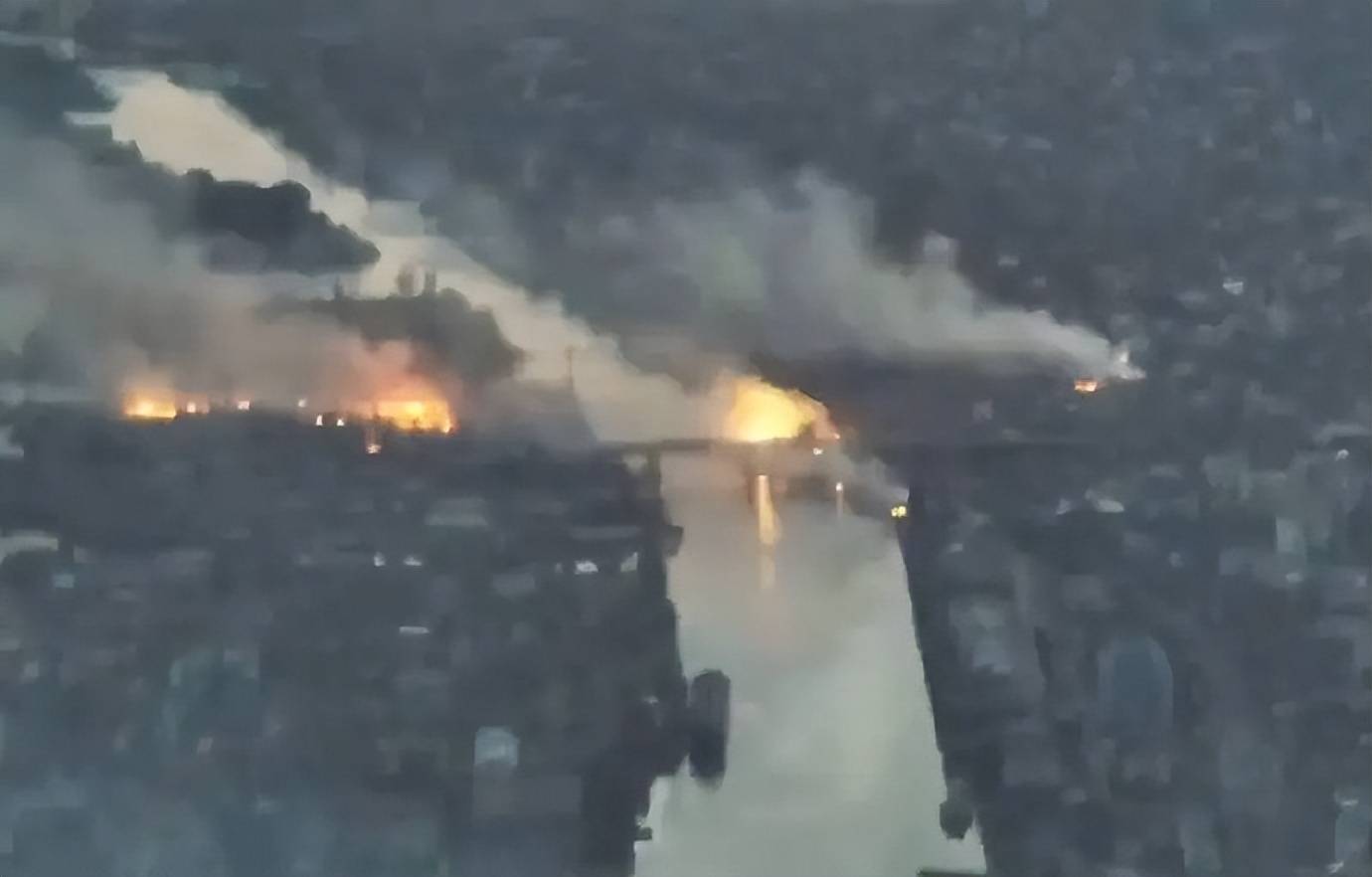 血拼一夜!俄军敢死队冲入赫尔松<strong></p>
<p>eth trunk</strong>,远火大开杀戒,乌军机器人参战