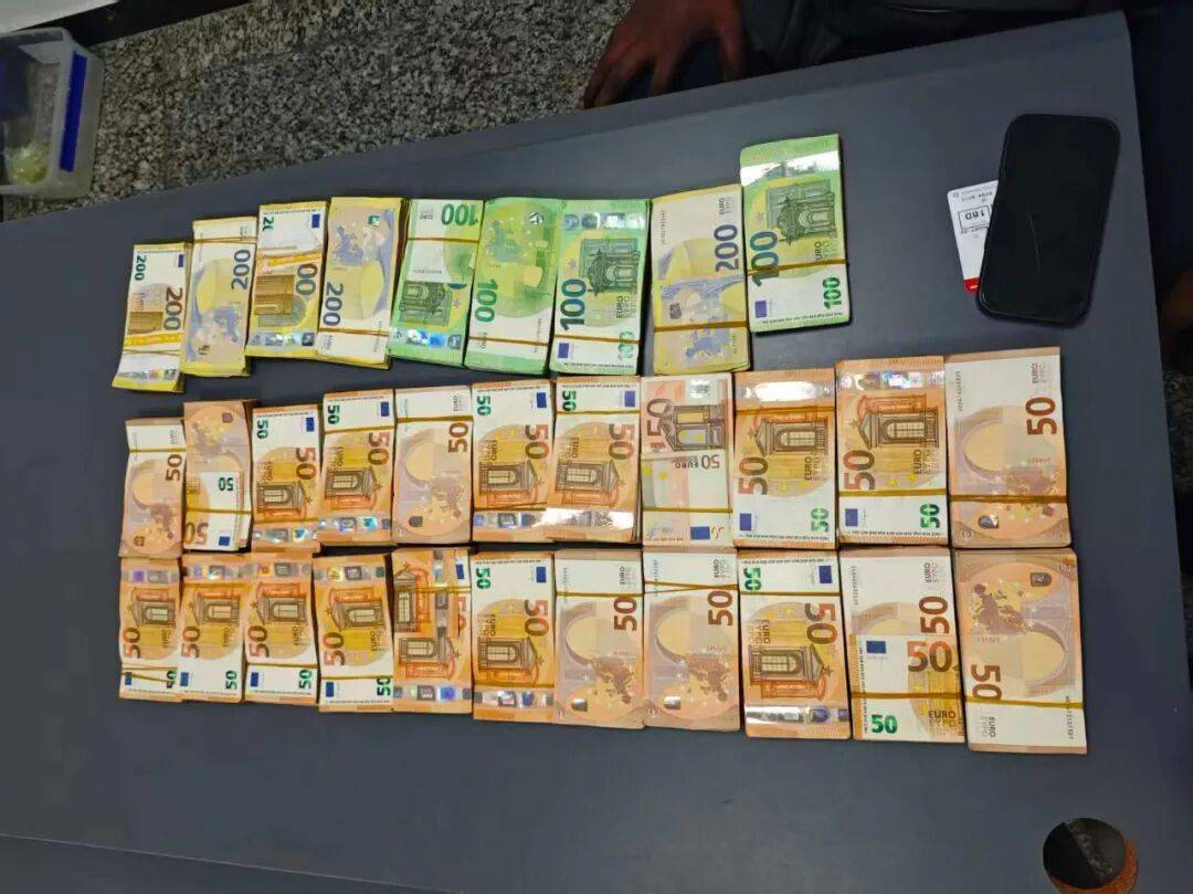 成捆的欧元现金就放在背包里装着<strong></p>
<p>eth充值</strong>，折合人民币超186万元，旅客入境时被广州海关查获