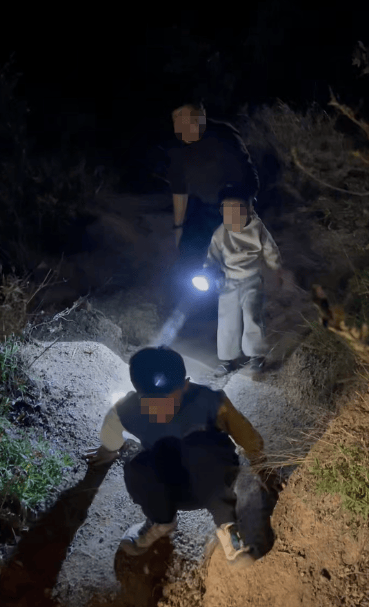 2个大人带3个孩子被困河南深山<strong></p>
<p>区块链eth</strong>,男子仅凭山上微光摸黑营救:我对山里环境熟