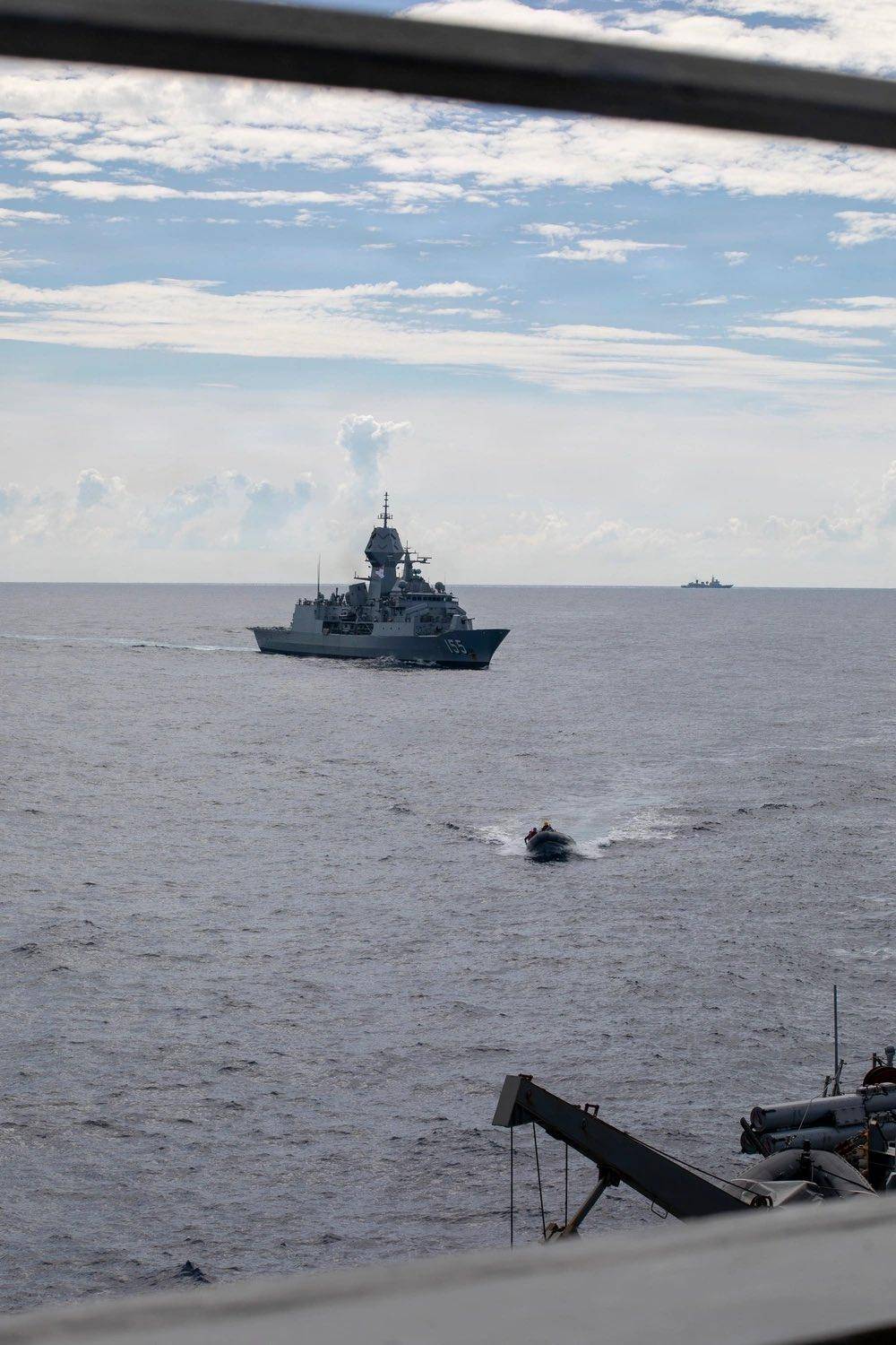 美军再度遭遇耻辱时刻:中国海军6艘战舰包围<strong></p>
<p>eth区块链</strong>,815舰插入南海演习